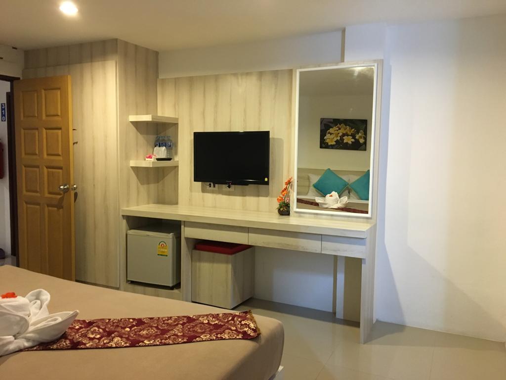 Phuthara Hostel Phuket Zewnętrze zdjęcie