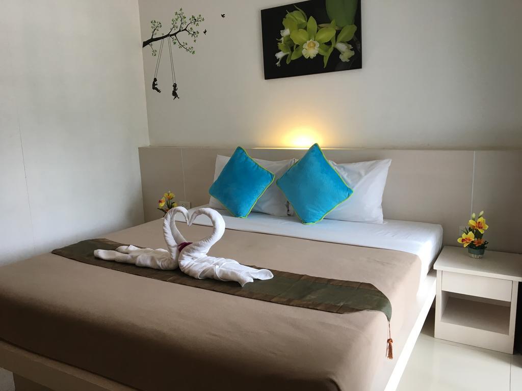 Phuthara Hostel Phuket Zewnętrze zdjęcie