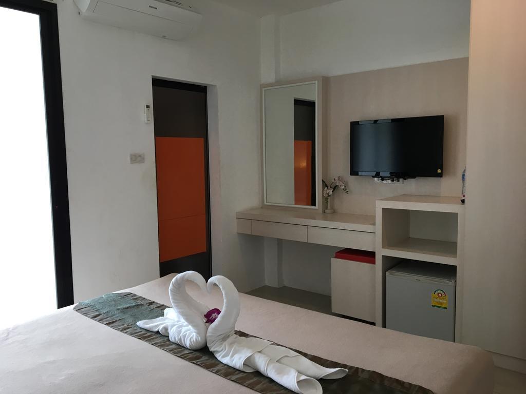 Phuthara Hostel Phuket Zewnętrze zdjęcie