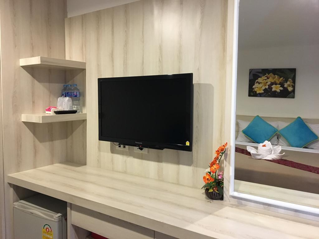 Phuthara Hostel Phuket Zewnętrze zdjęcie