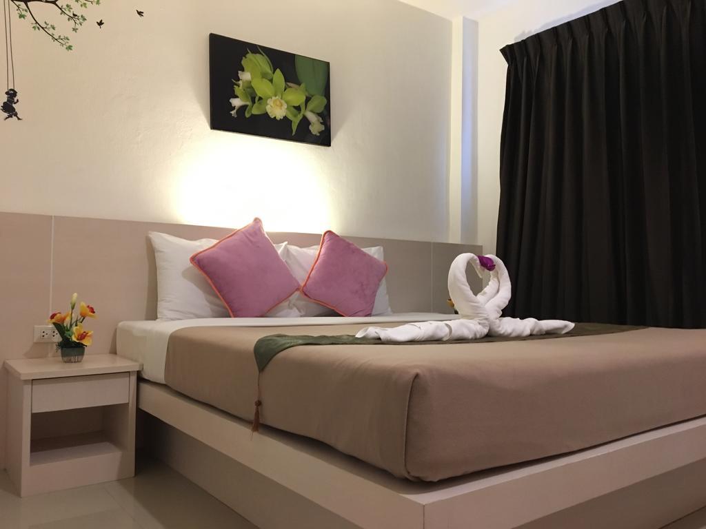 Phuthara Hostel Phuket Zewnętrze zdjęcie