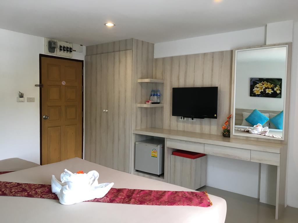 Phuthara Hostel Phuket Zewnętrze zdjęcie