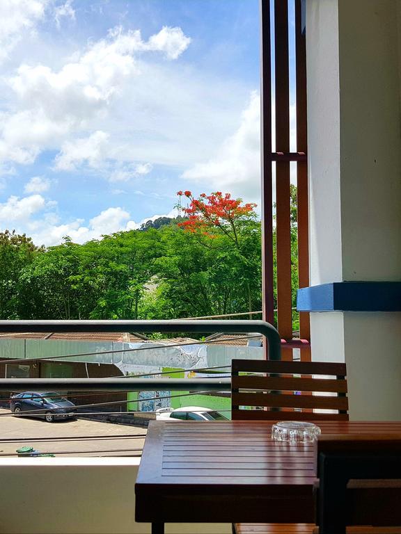 Phuthara Hostel Phuket Zewnętrze zdjęcie