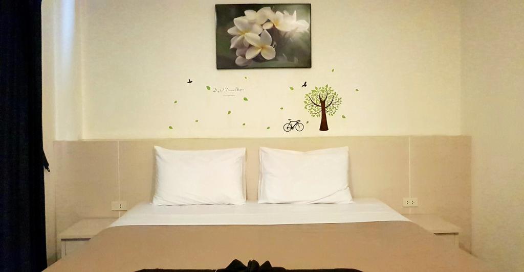 Phuthara Hostel Phuket Zewnętrze zdjęcie
