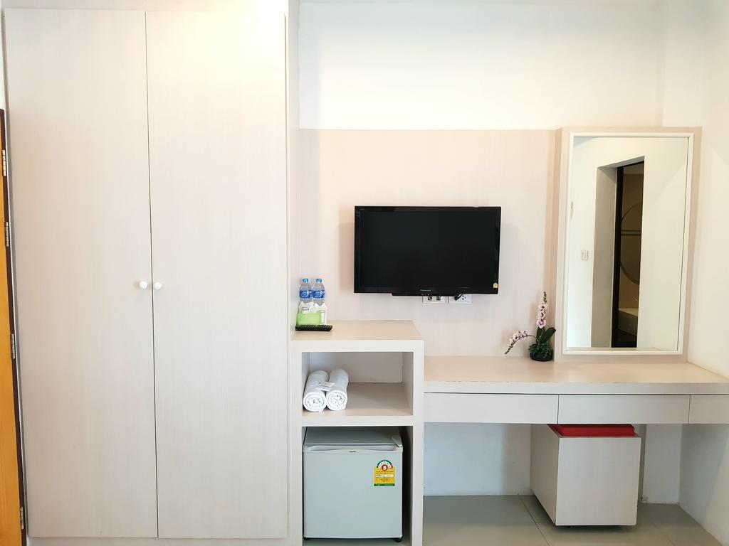 Phuthara Hostel Phuket Zewnętrze zdjęcie