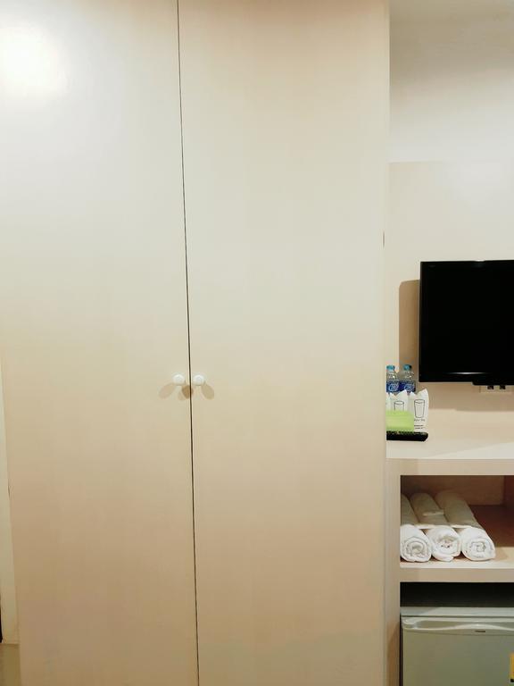 Phuthara Hostel Phuket Zewnętrze zdjęcie