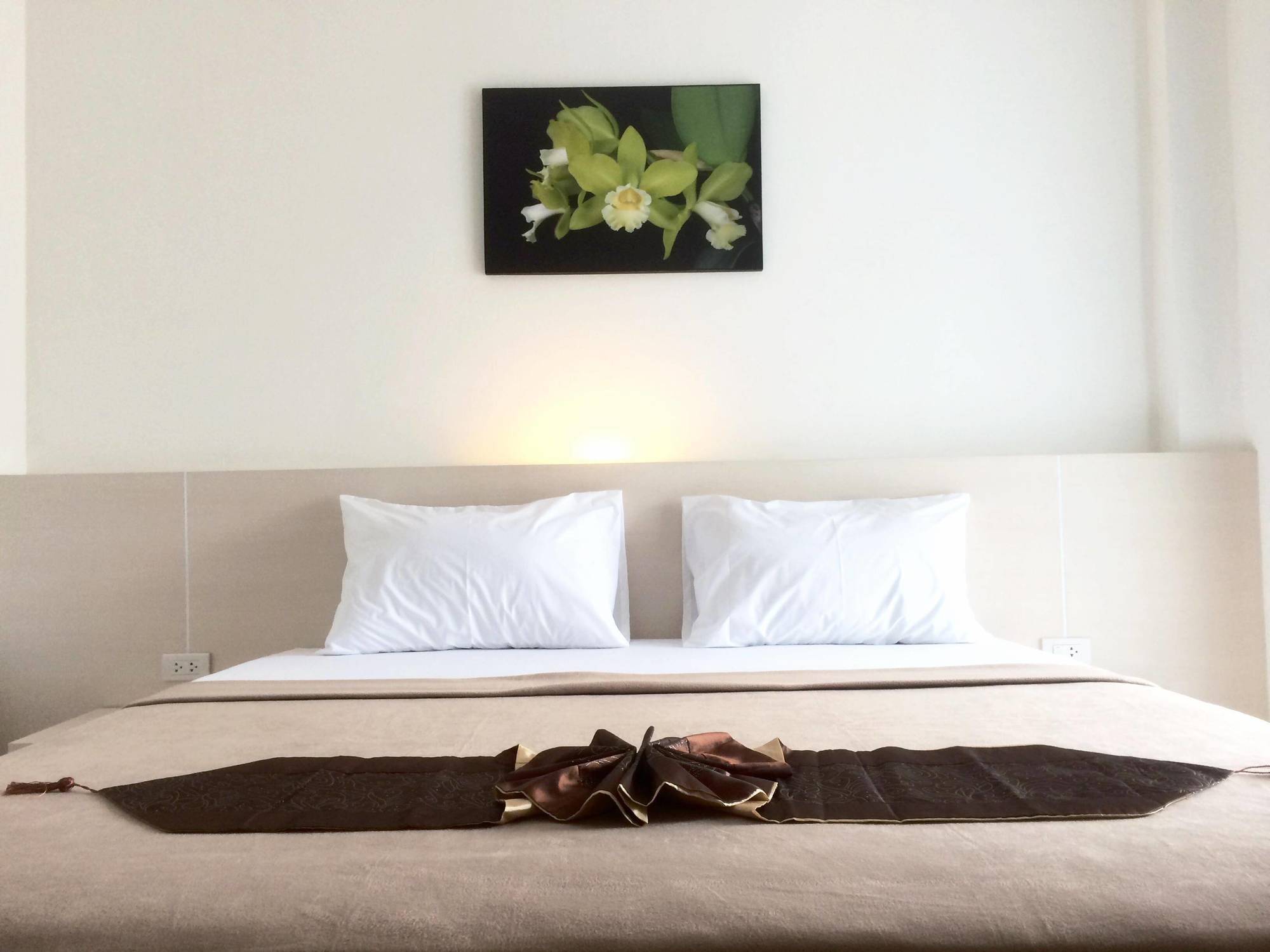 Phuthara Hostel Phuket Zewnętrze zdjęcie