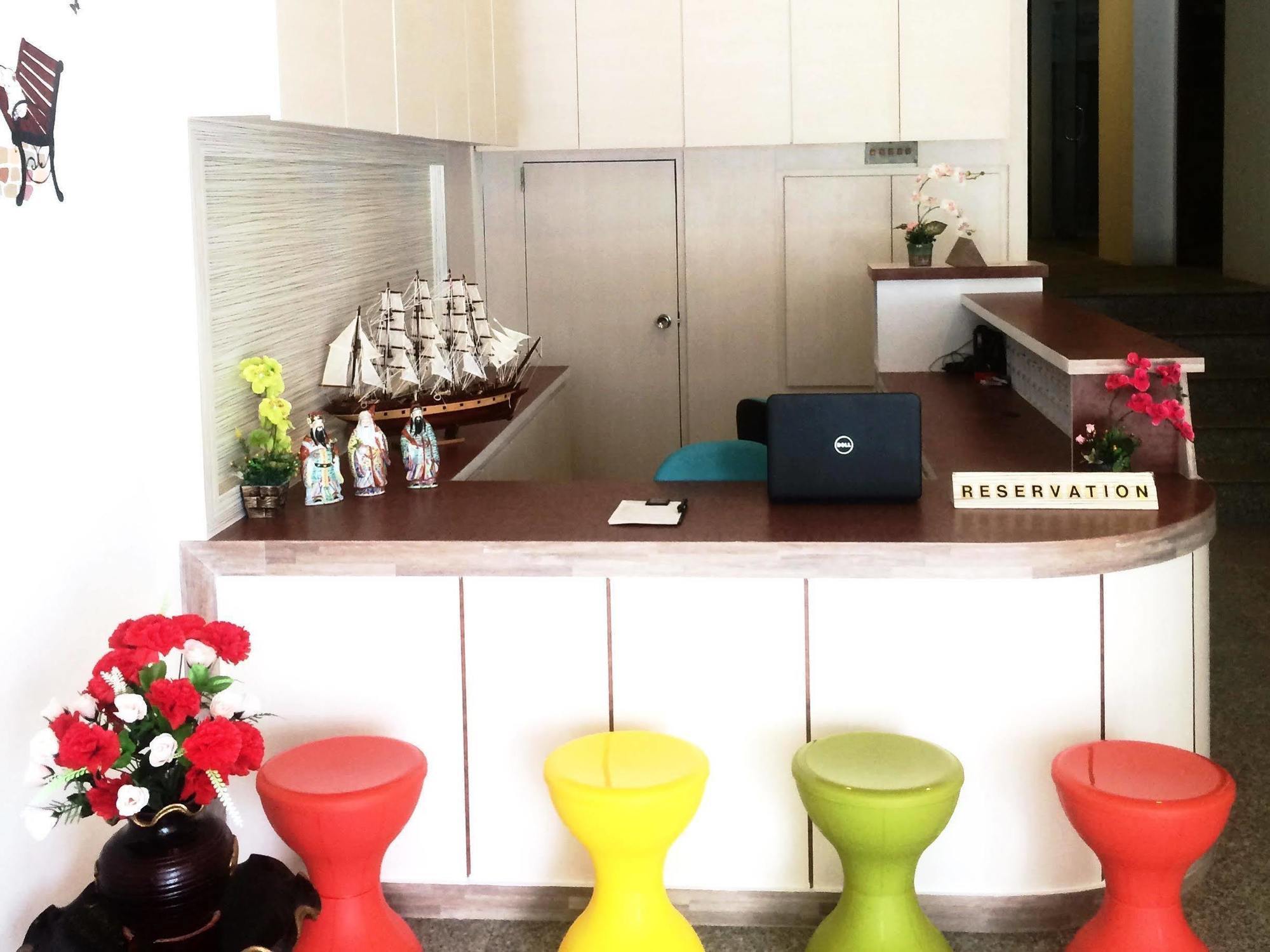 Phuthara Hostel Phuket Zewnętrze zdjęcie