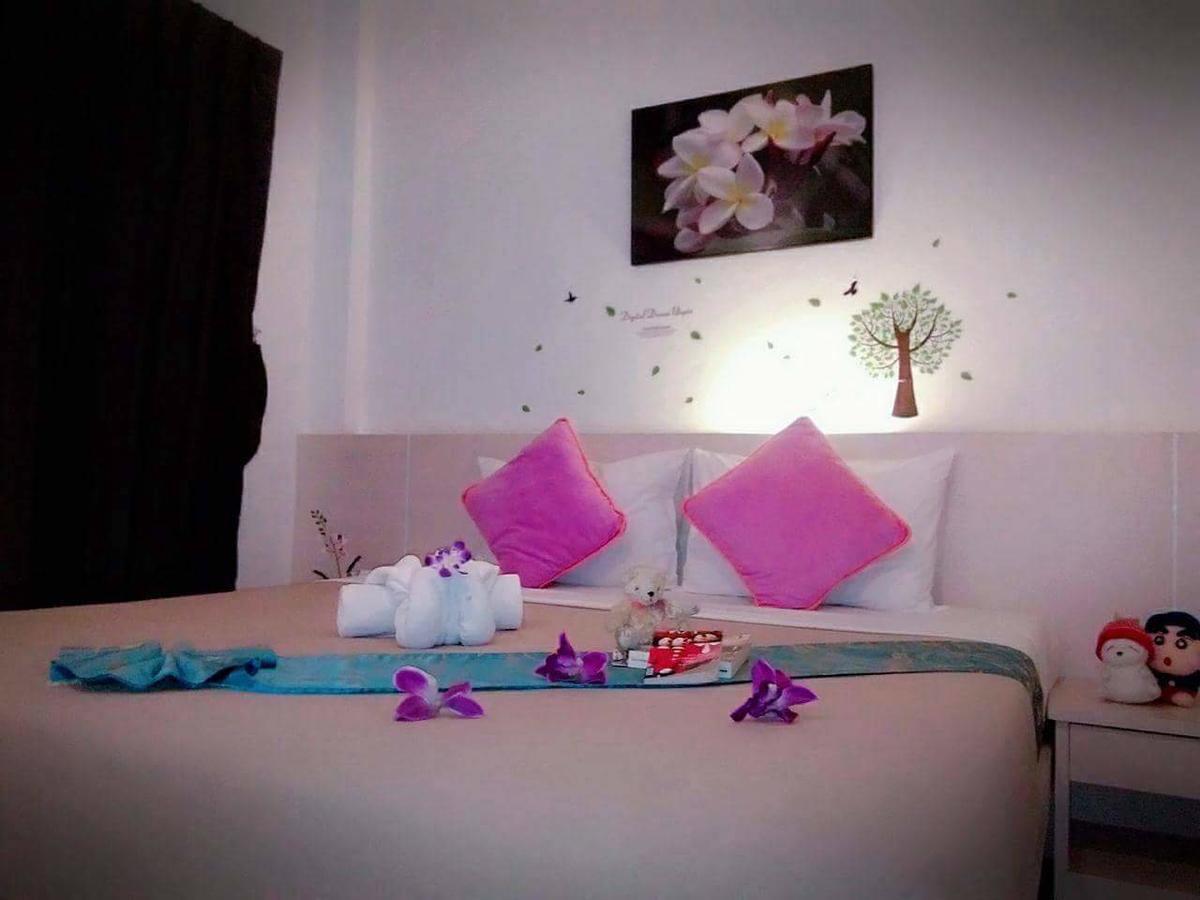 Phuthara Hostel Phuket Zewnętrze zdjęcie