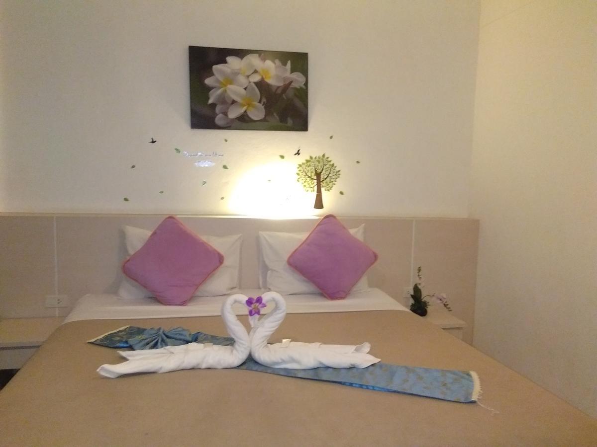 Phuthara Hostel Phuket Zewnętrze zdjęcie