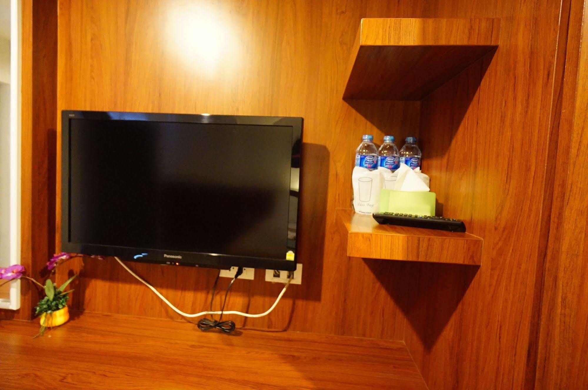 Phuthara Hostel Phuket Zewnętrze zdjęcie