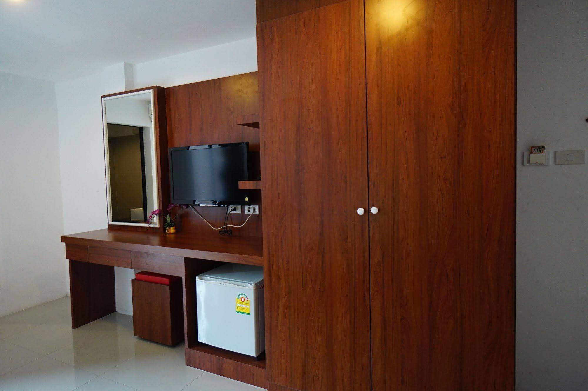 Phuthara Hostel Phuket Zewnętrze zdjęcie