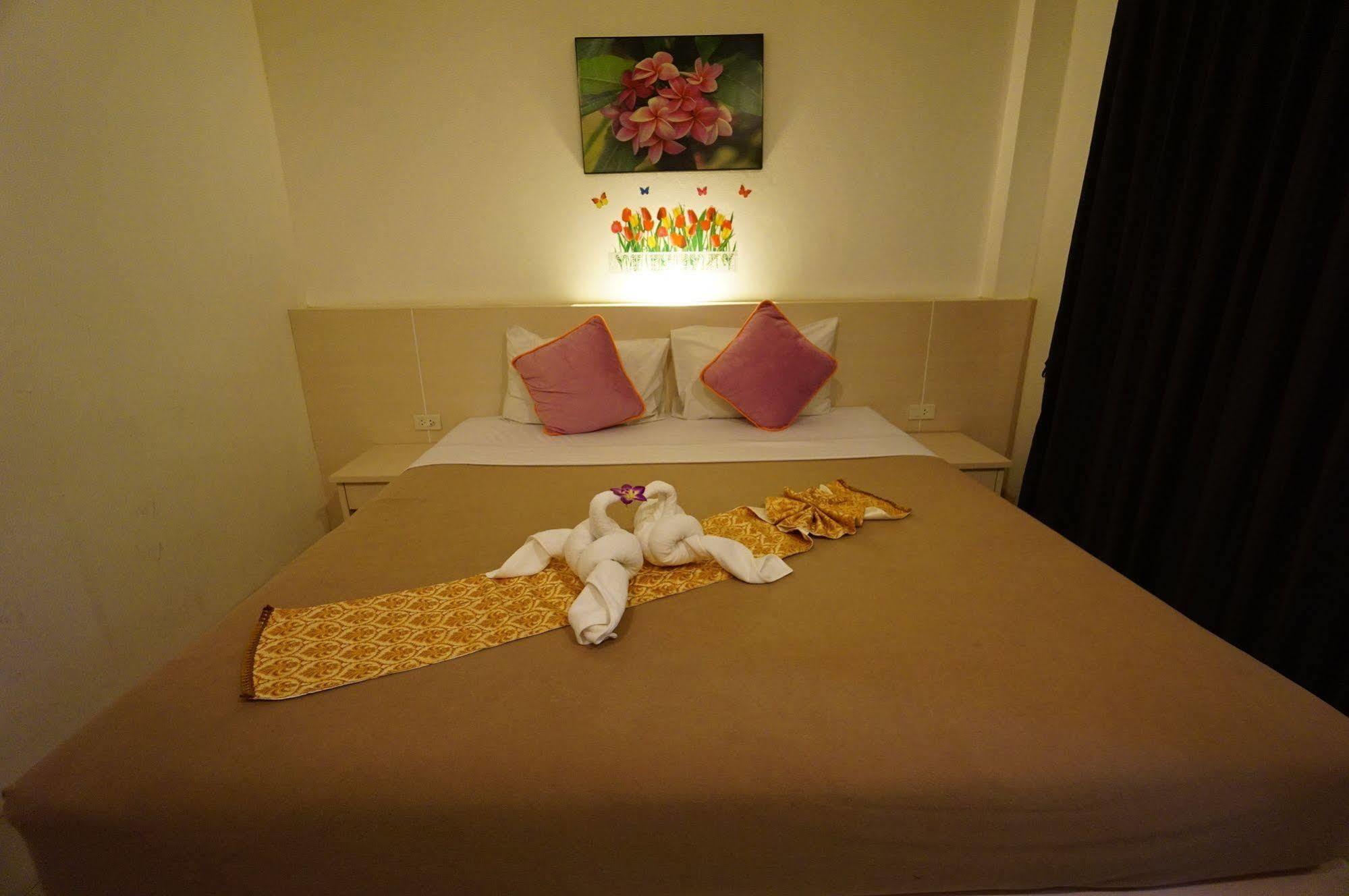 Phuthara Hostel Phuket Zewnętrze zdjęcie