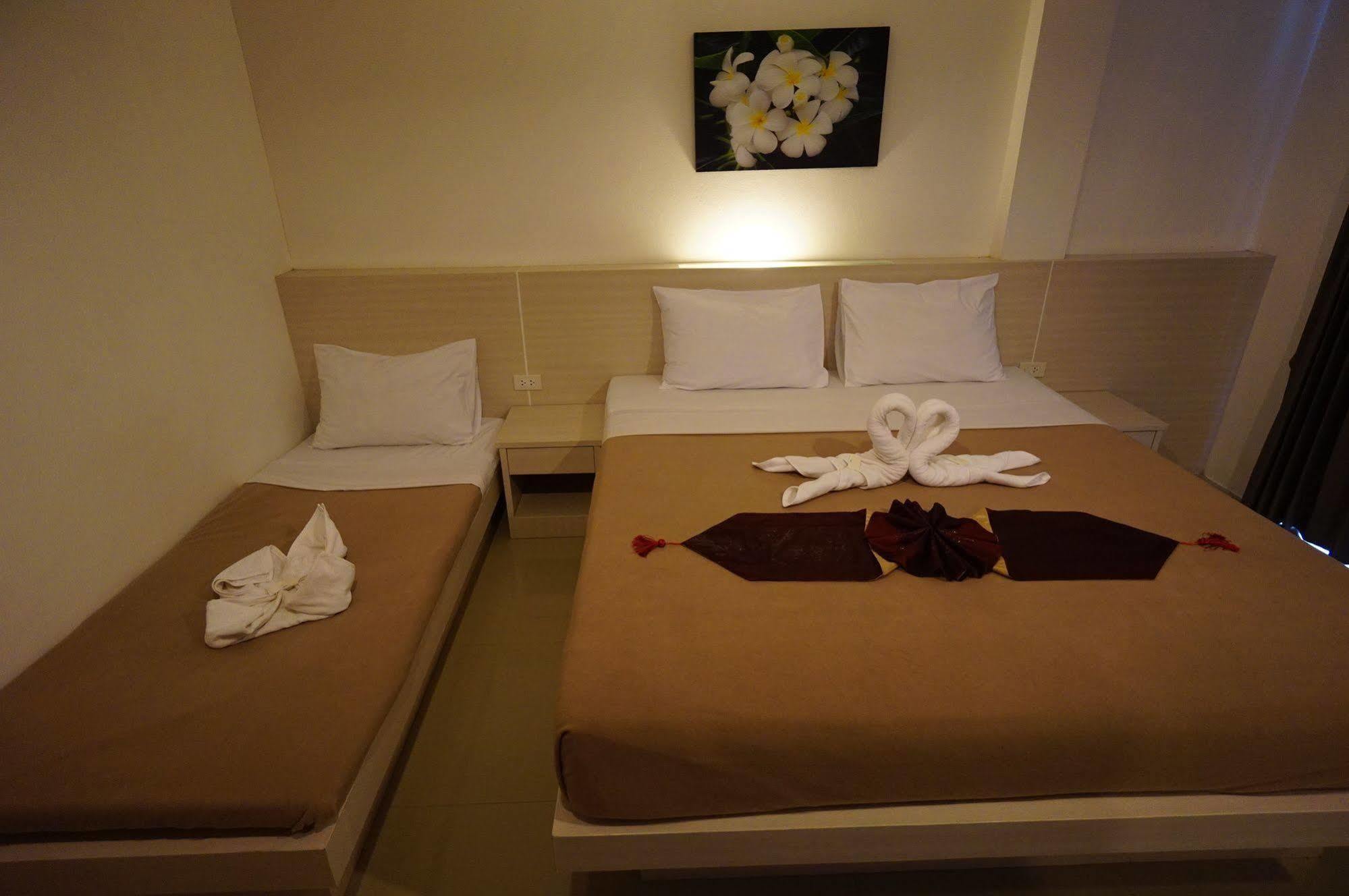 Phuthara Hostel Phuket Zewnętrze zdjęcie