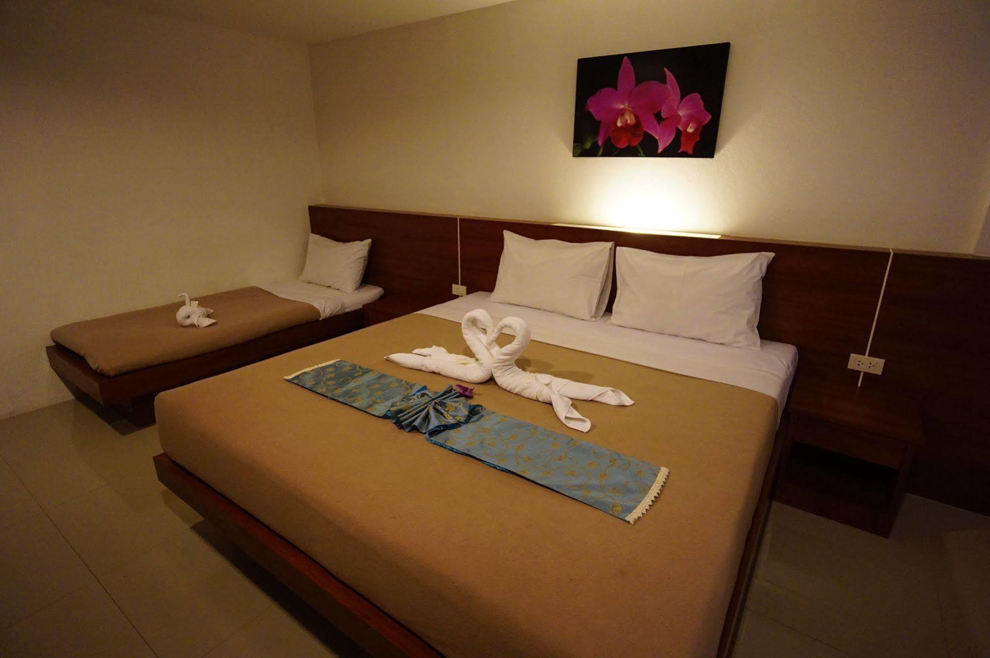 Phuthara Hostel Phuket Zewnętrze zdjęcie