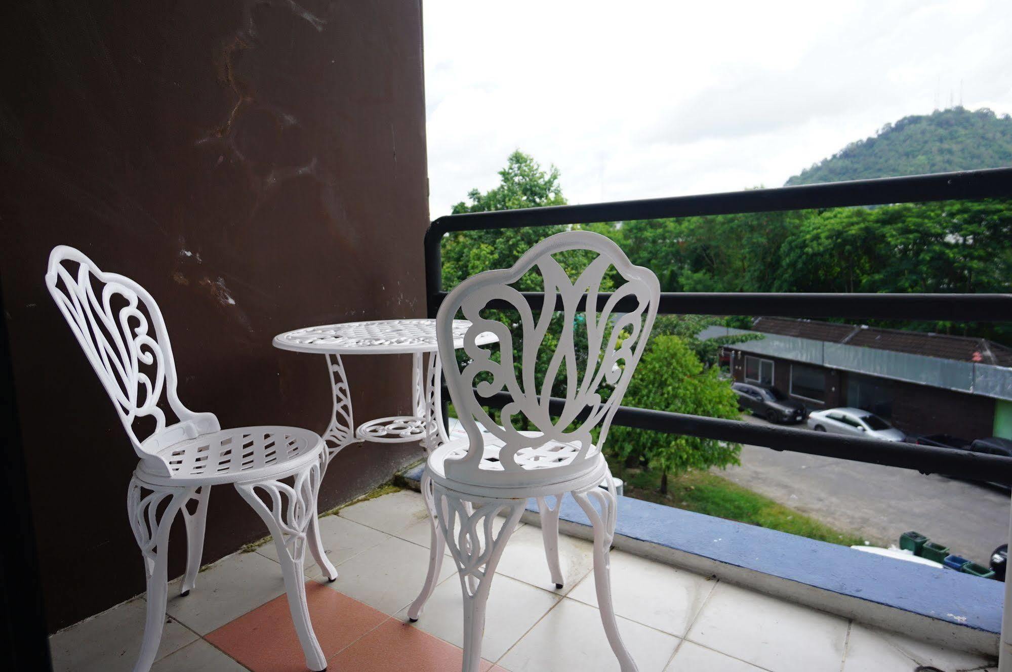 Phuthara Hostel Phuket Zewnętrze zdjęcie